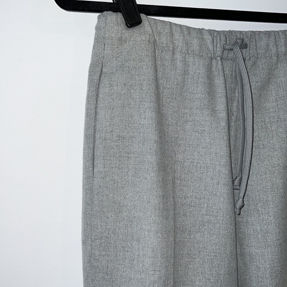 Aritzia The Group Babaton Light Gray Jimmy Cropped Pants Size XS - Picture 7 of 16